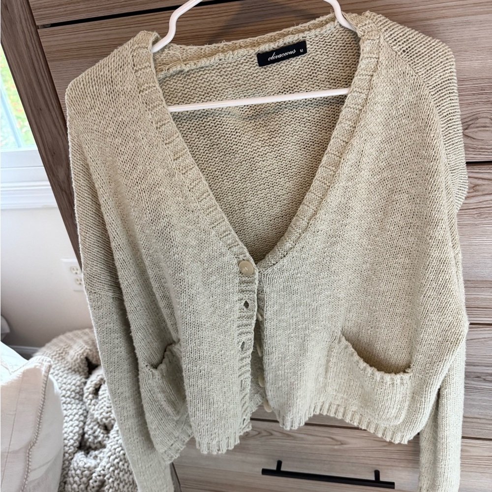 Light Green Skightly Cropped Sweater - Picture 2 of 3